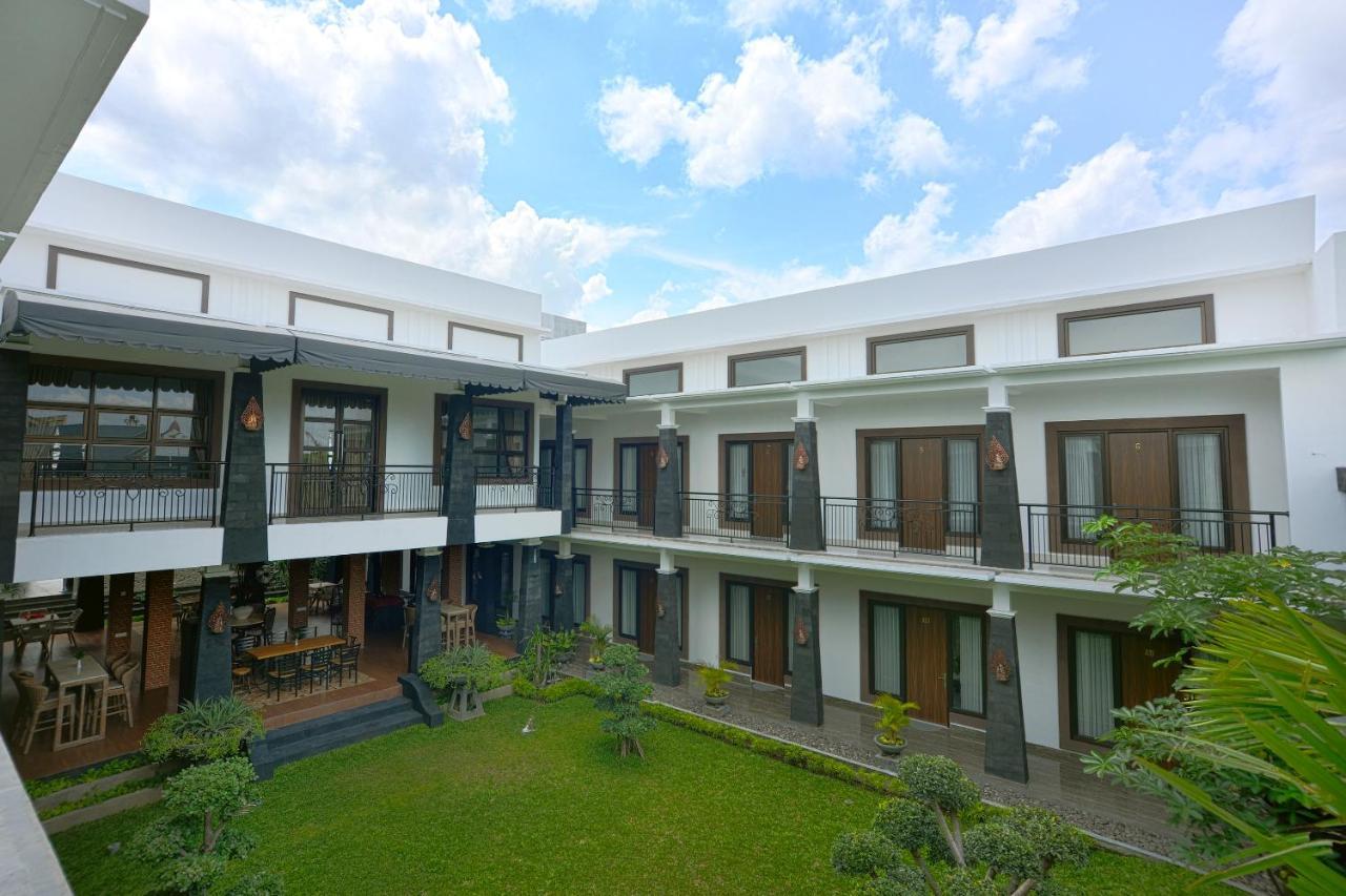 โอโย 611 ดิ เอดวิน ชาเรียะฮ์ Hotel Ngabean ภายนอก รูปภาพ