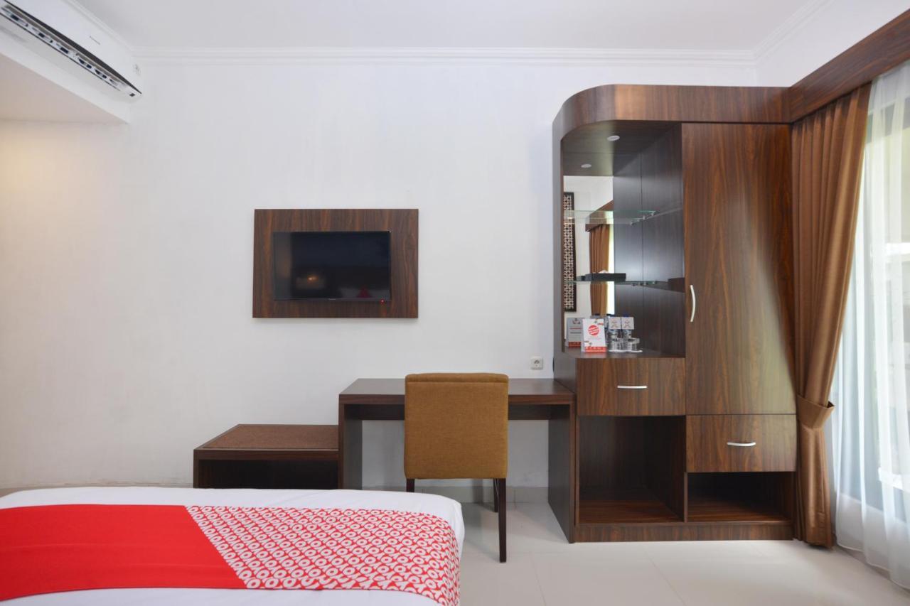 โอโย 611 ดิ เอดวิน ชาเรียะฮ์ Hotel Ngabean ภายนอก รูปภาพ