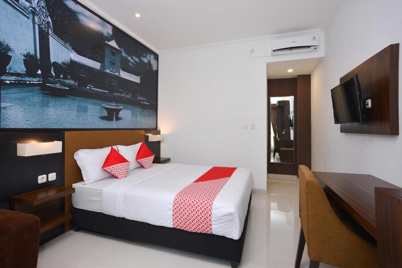 โอโย 611 ดิ เอดวิน ชาเรียะฮ์ Hotel Ngabean ภายนอก รูปภาพ