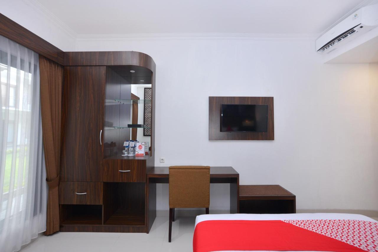 โอโย 611 ดิ เอดวิน ชาเรียะฮ์ Hotel Ngabean ภายนอก รูปภาพ
