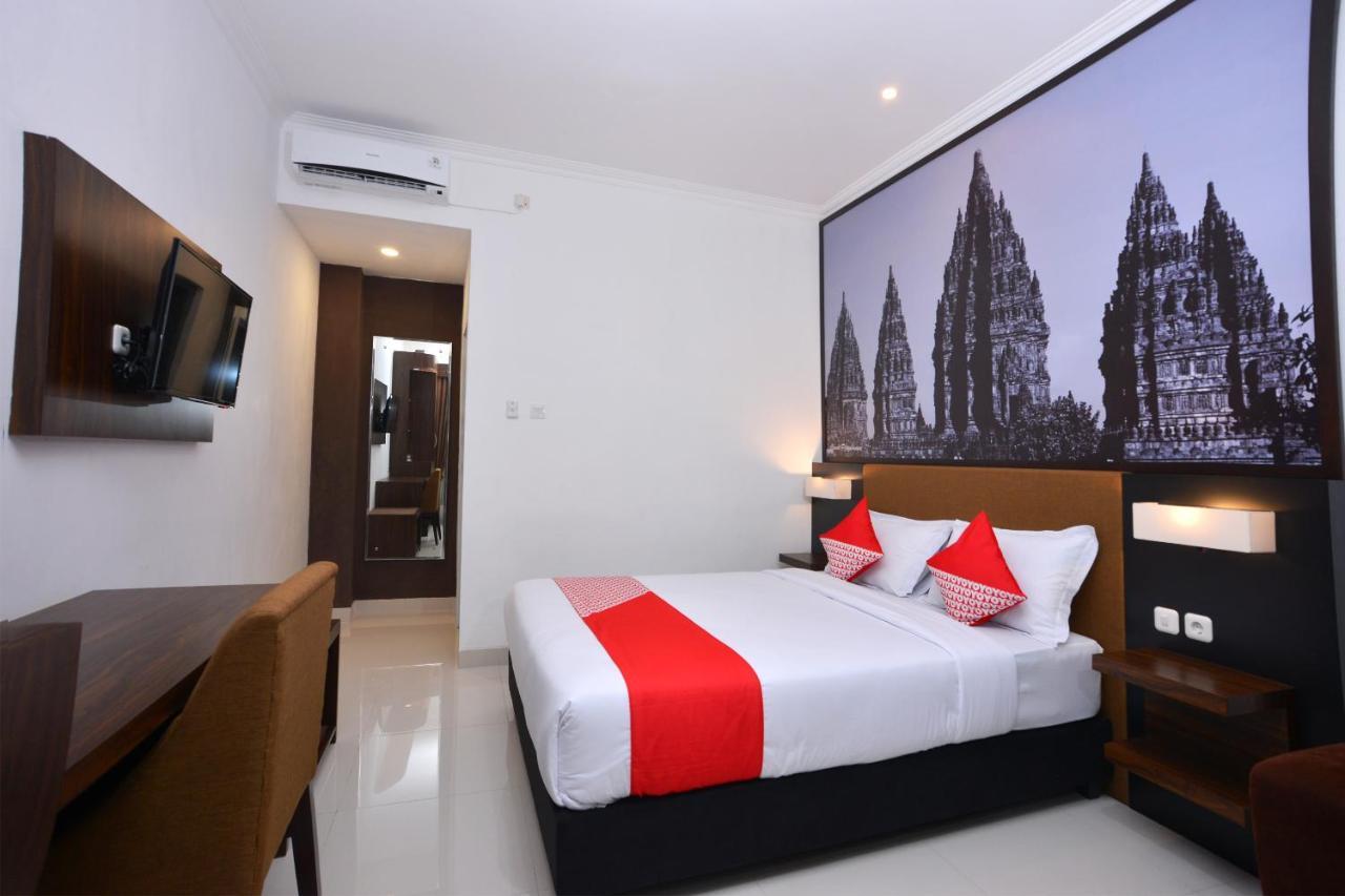โอโย 611 ดิ เอดวิน ชาเรียะฮ์ Hotel Ngabean ภายนอก รูปภาพ