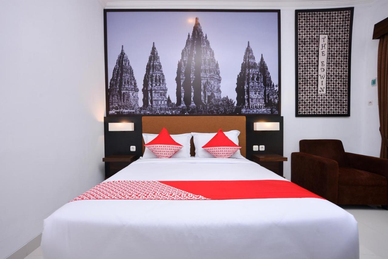 โอโย 611 ดิ เอดวิน ชาเรียะฮ์ Hotel Ngabean ภายนอก รูปภาพ