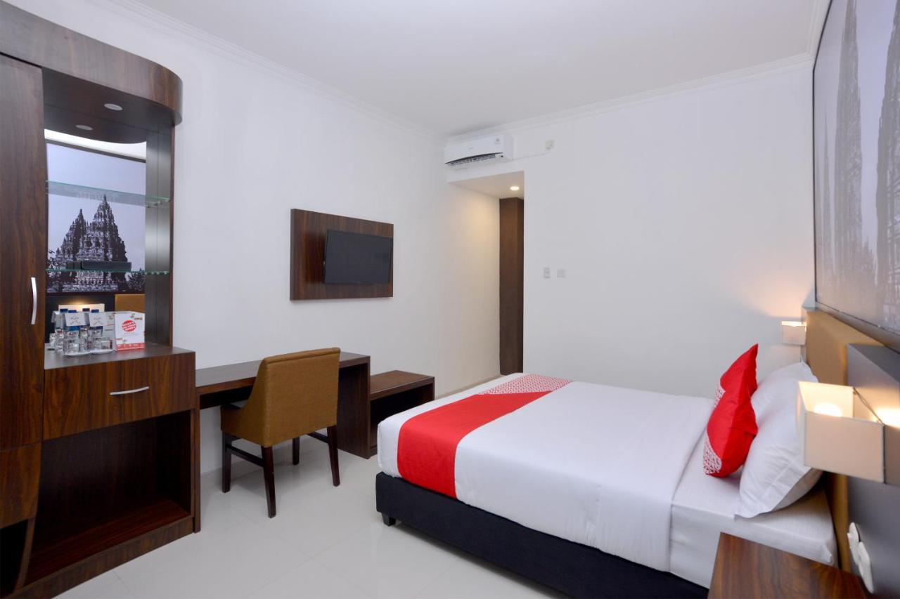 โอโย 611 ดิ เอดวิน ชาเรียะฮ์ Hotel Ngabean ภายนอก รูปภาพ