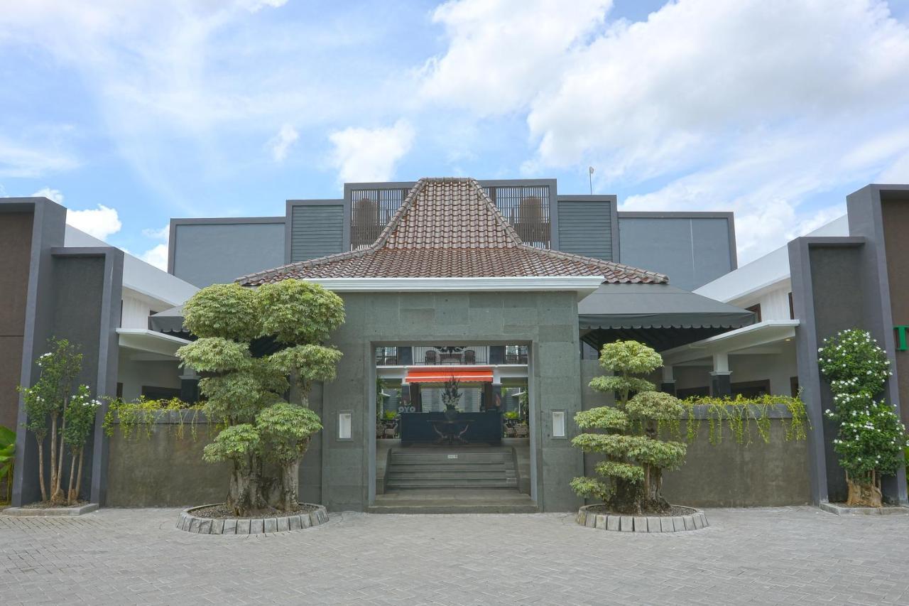 โอโย 611 ดิ เอดวิน ชาเรียะฮ์ Hotel Ngabean ภายนอก รูปภาพ