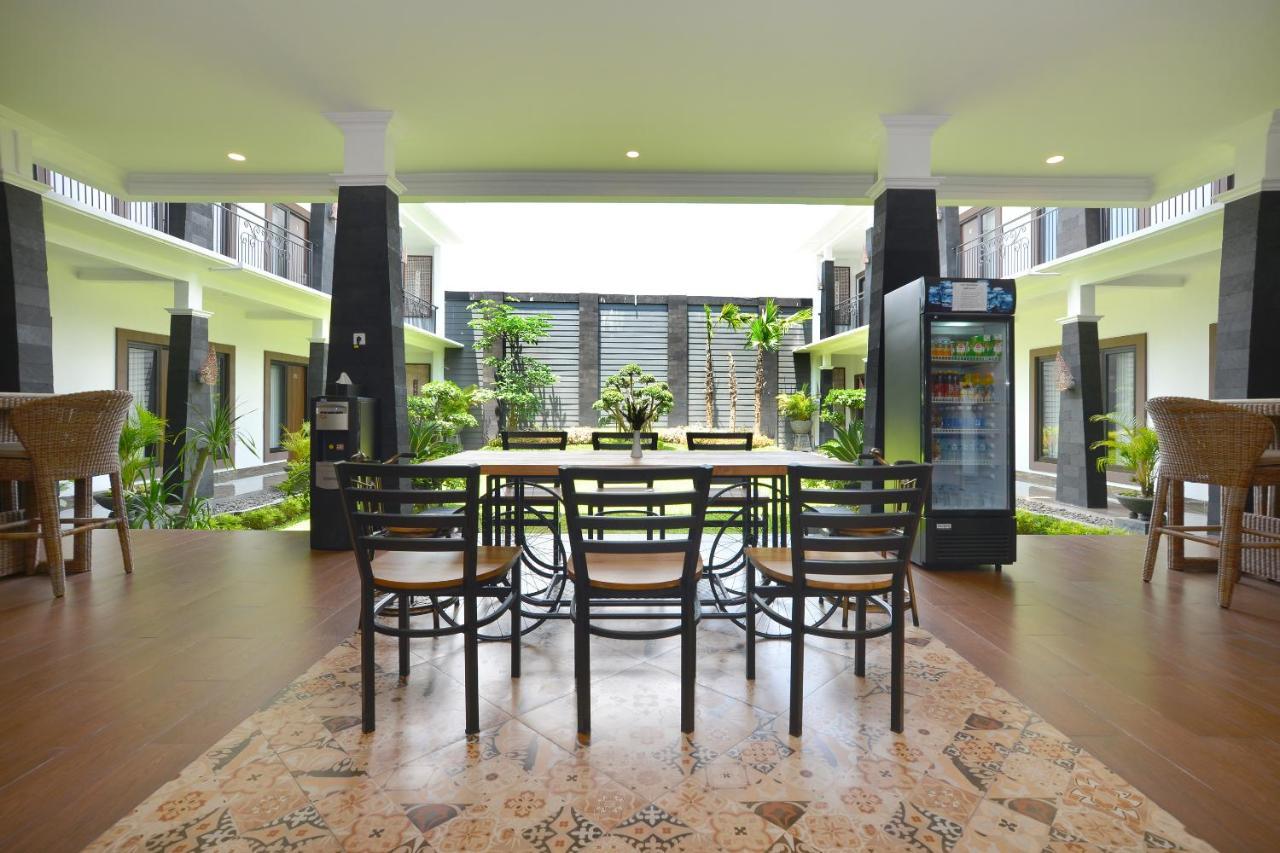 โอโย 611 ดิ เอดวิน ชาเรียะฮ์ Hotel Ngabean ภายนอก รูปภาพ