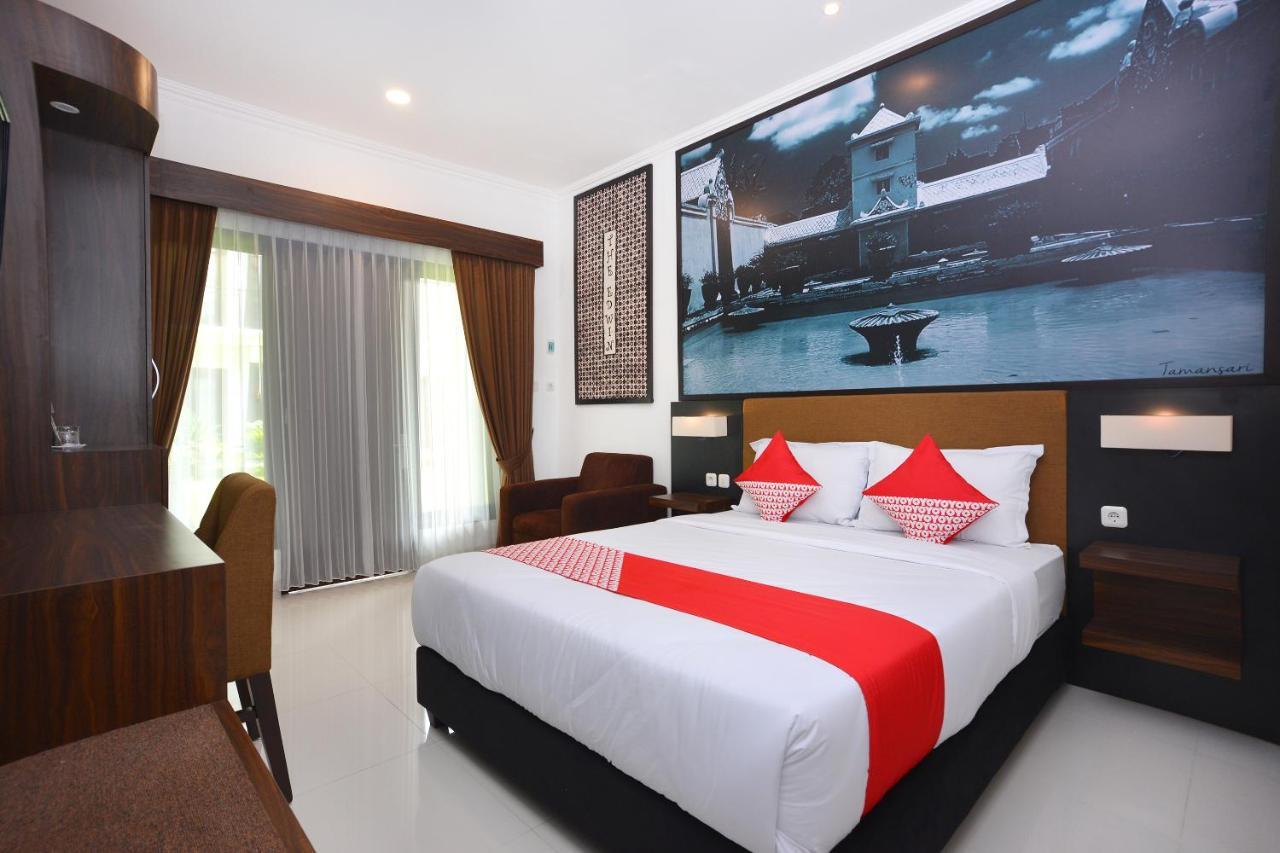 โอโย 611 ดิ เอดวิน ชาเรียะฮ์ Hotel Ngabean ภายนอก รูปภาพ