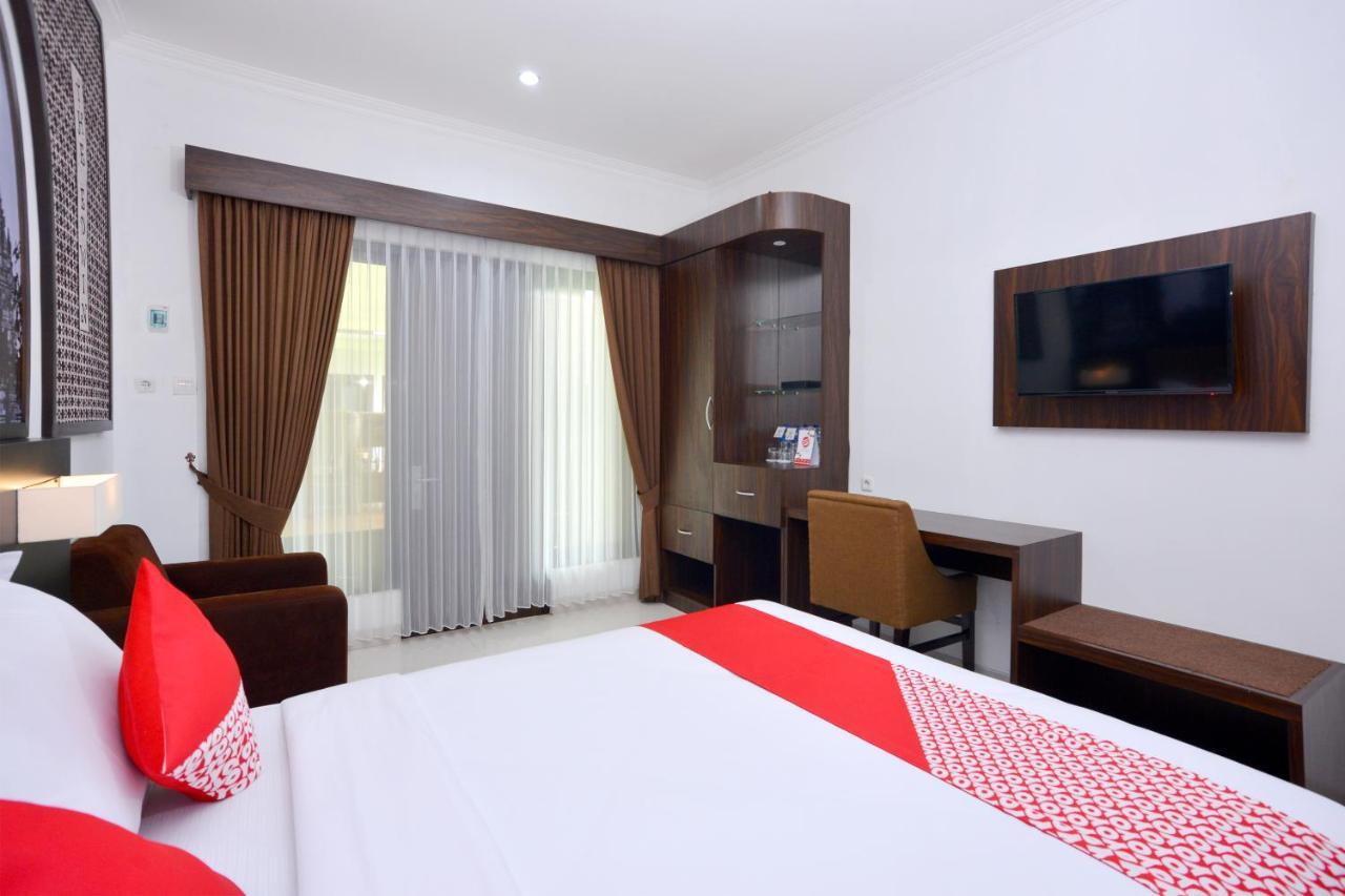 โอโย 611 ดิ เอดวิน ชาเรียะฮ์ Hotel Ngabean ภายนอก รูปภาพ