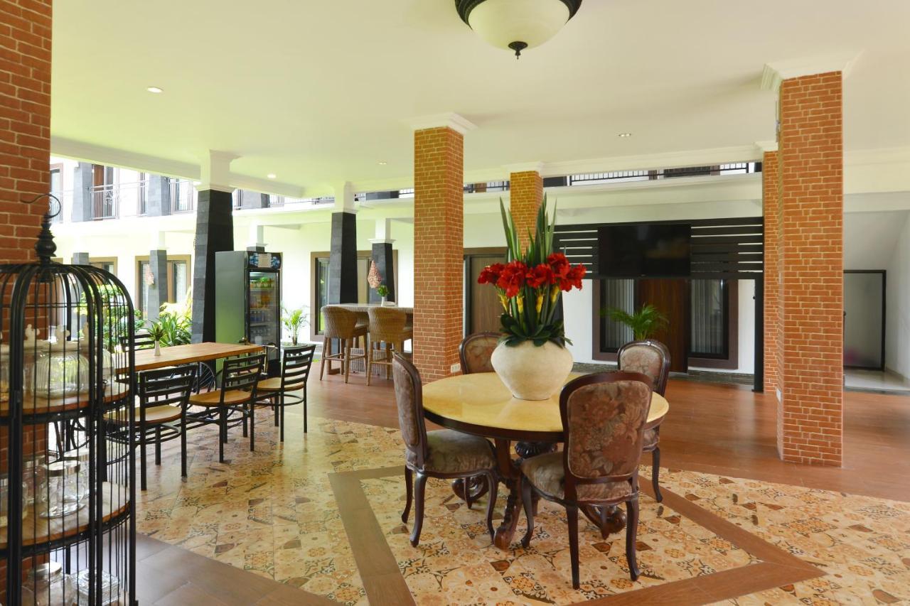 โอโย 611 ดิ เอดวิน ชาเรียะฮ์ Hotel Ngabean ภายนอก รูปภาพ